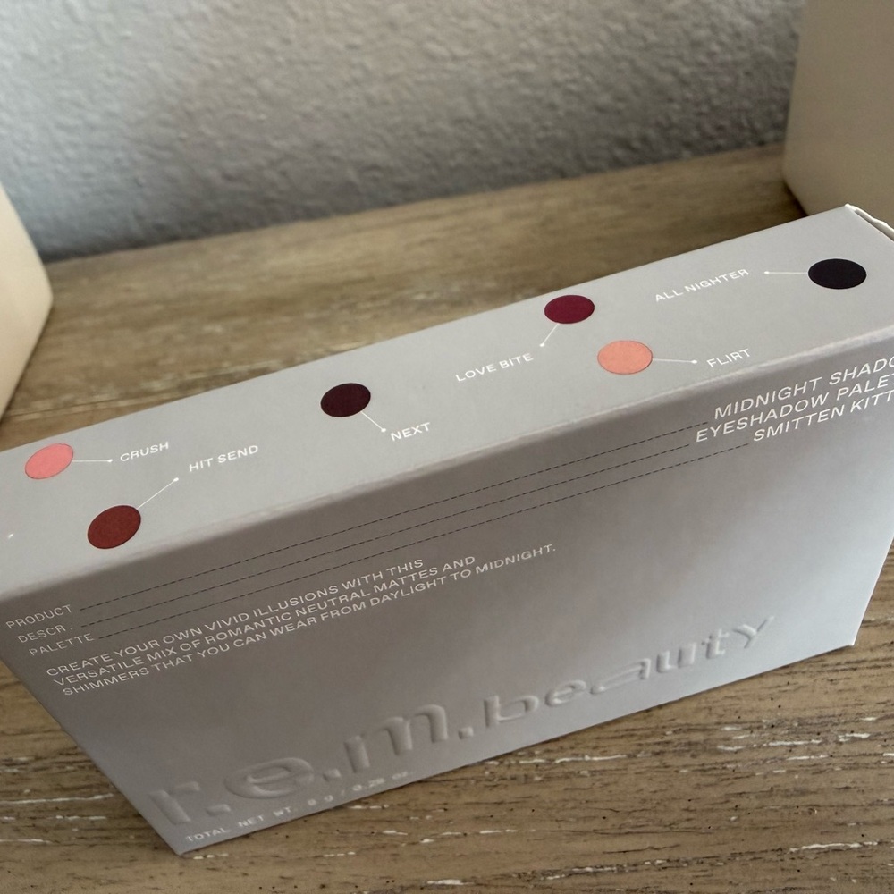 r.e.m. Mini Eyeshadow Palette — Warm Copper & Rose Mix - Picture 3 of 4
